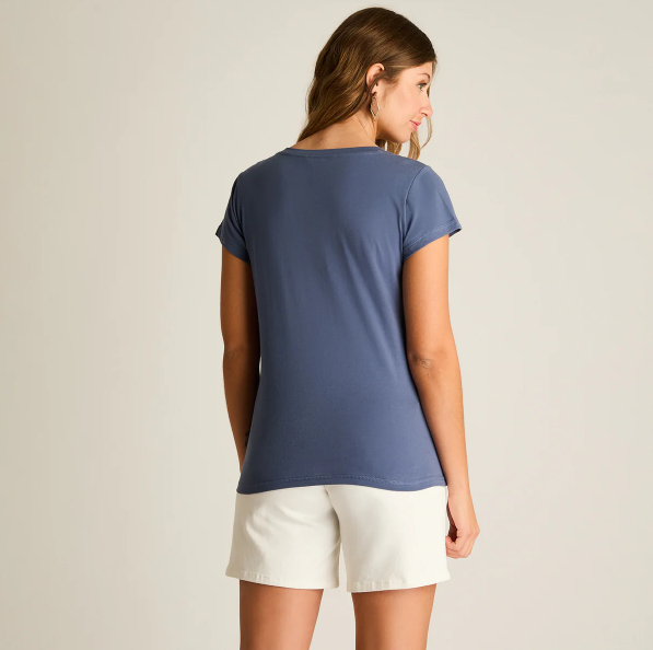 POLERA CON ESTAMPADO FRONTAL