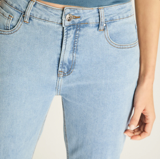 JEANS CELESTE CORTE SEMI FLARE